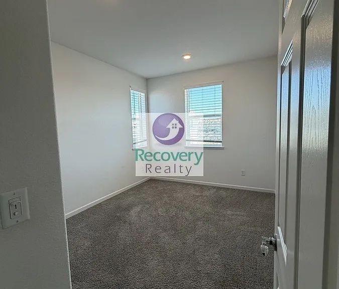 621 Tower Ct — Photo 6
