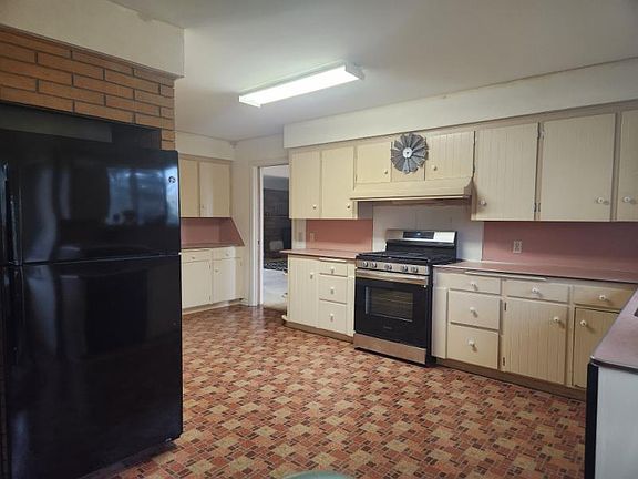 2nd image of 4663 Huron St