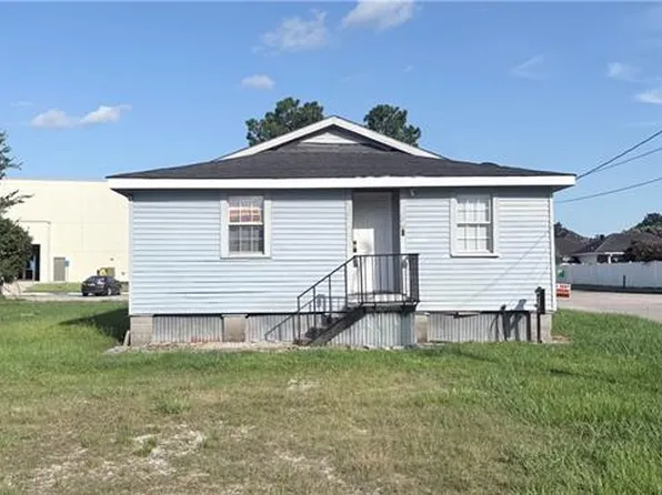 105 Schlief Dr, Belle Chasse, LA 70037
