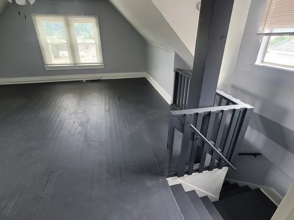 1800 Victoria Ave Floor 2, New Kensington, PA 15068