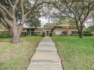 2900 Steve Dr, Hurst, TX 76054