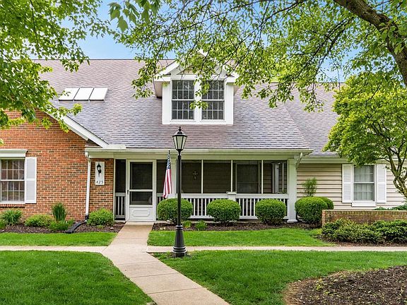 2nd image of 425 Shannon Ln