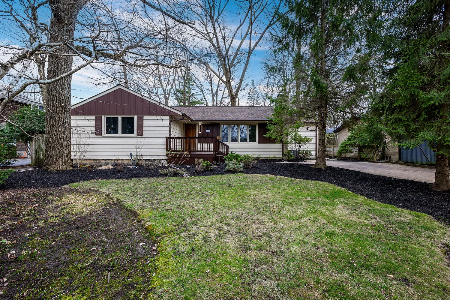 307 E Blodgett Ave photo 1