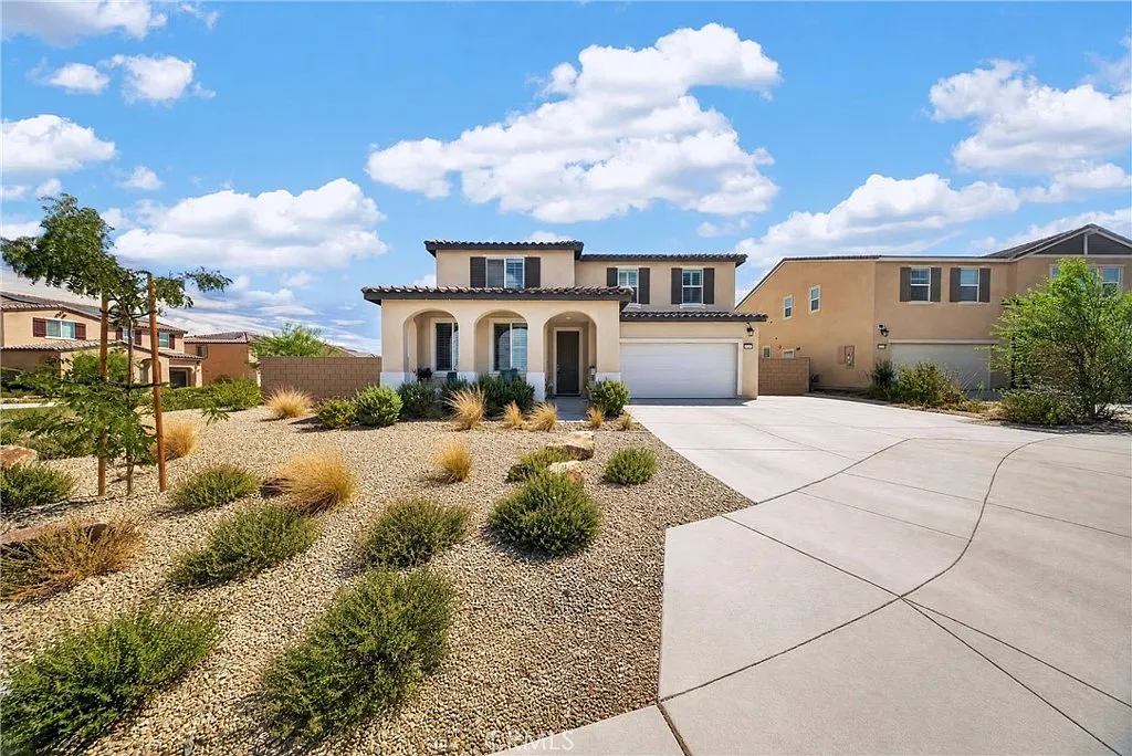 5 bed, 3040 sqft, $3,500 — Photo 1