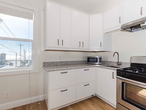 4th image of 4740 Balboa St APT 101