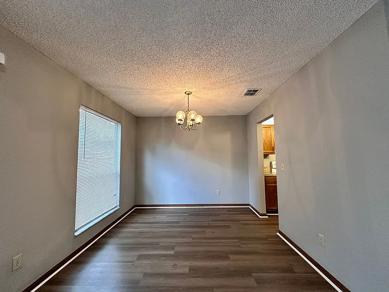 1114 Romaine Cir W — Photo 4