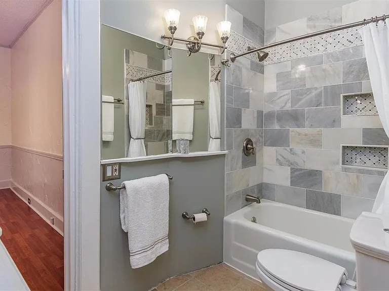 3658 Archer Ave #1 — Photo 11