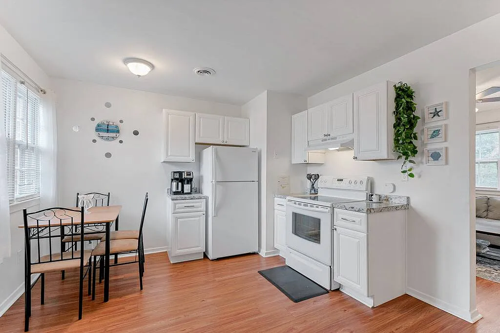 2 bed, 800 sqft, $2,500 — Photo 2