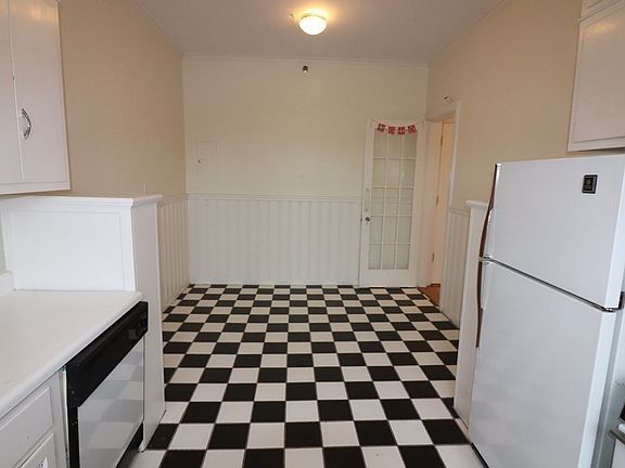 4th image of 1569 Beacon St APT 43