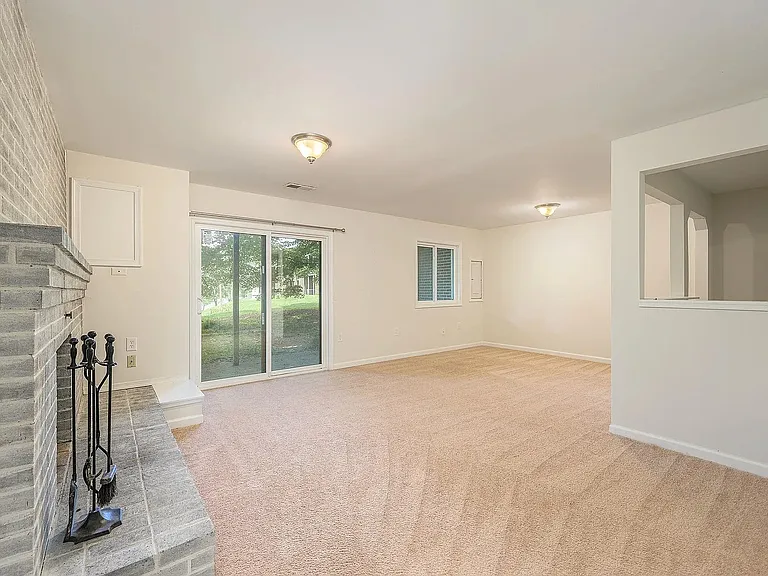 114 Harvest Dr — Photo 6