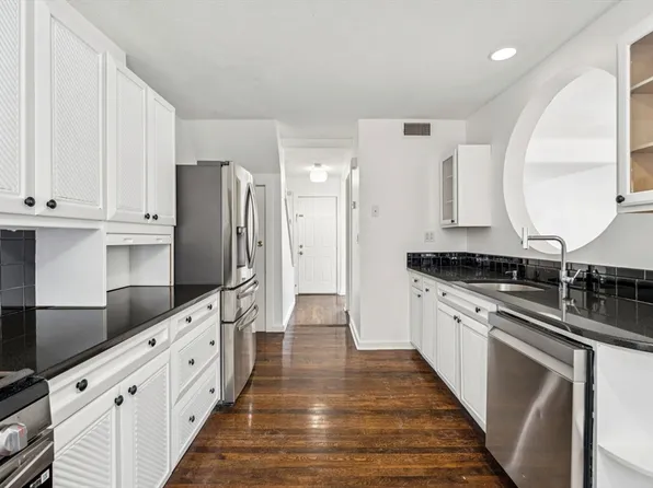 41 Endicott St #41, Salem, MA 01970