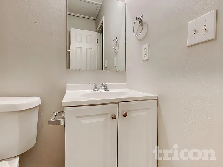 4702 Bullock Ln — Photo 15