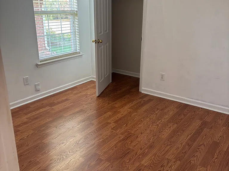 110 Meadowglade Ln — Photo 11