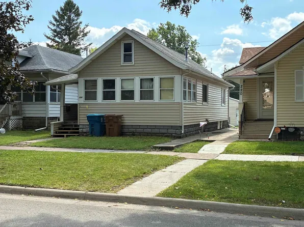 224 Western Ave, Waterloo, IA 50701