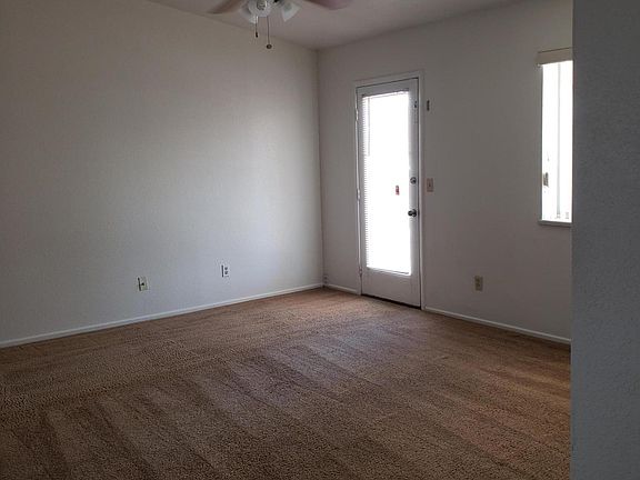 5th image of 985 Thunderbolt Ave