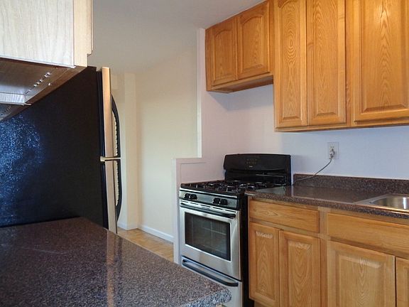3rd image of 39 S Broadway #56