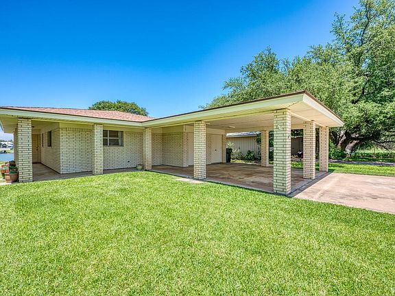 3rd image of 102 Mesquite Drive