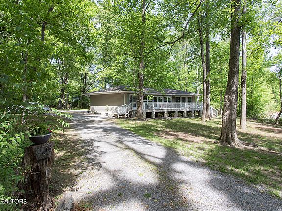 2nd image of 403 NW Hickory Dr