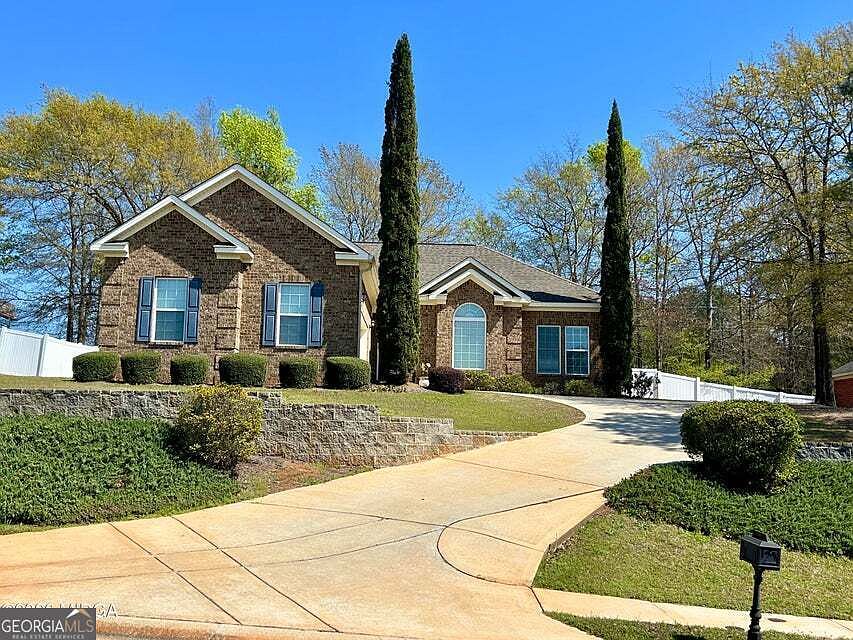 1st image of 220 Timber Ridge Blvd