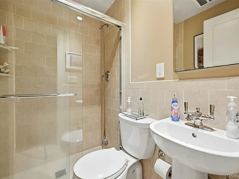 1185 Fleetwood Rd — Photo 11