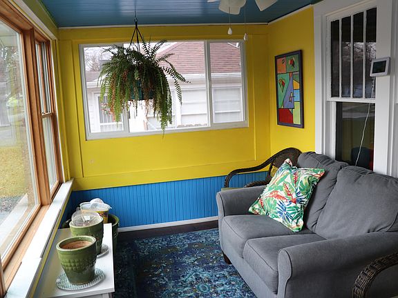 4th image of 161 Searles Ave