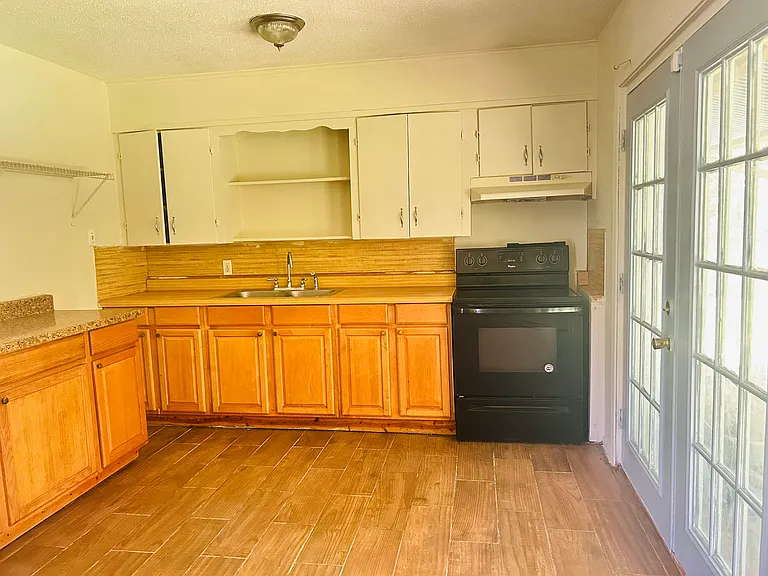 409 Hickory St — Photo 9