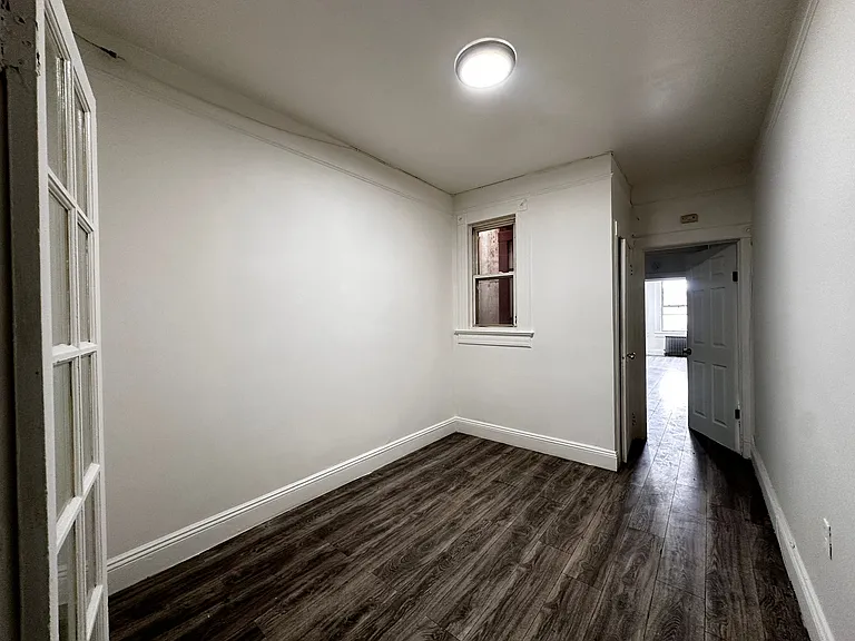 70 Rose Ave #2R — Photo 5