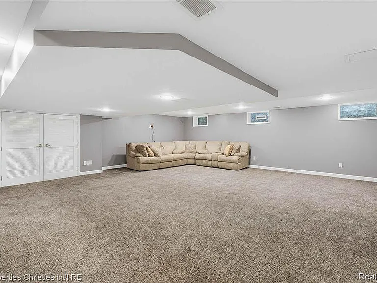 1688 Northlawn Blvd — Photo 21