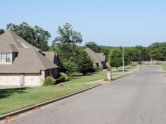 2nd image of 844 W Northlake Dr