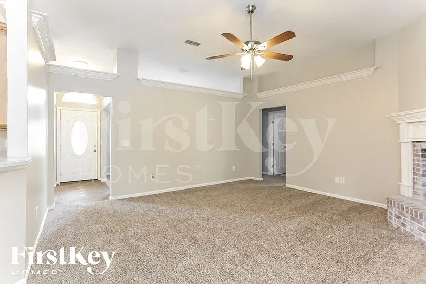 4 bed, 2.5 bath, 2432 sqft, $2,635 — Photo 4