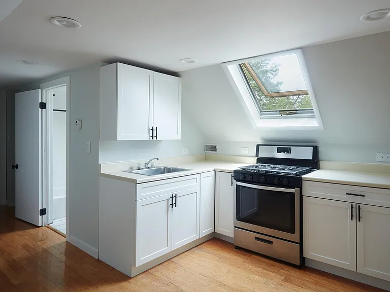 5131 W Grace St #3 — Photo 2