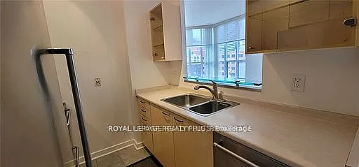 438 Richmond St W #615 — Photo 12