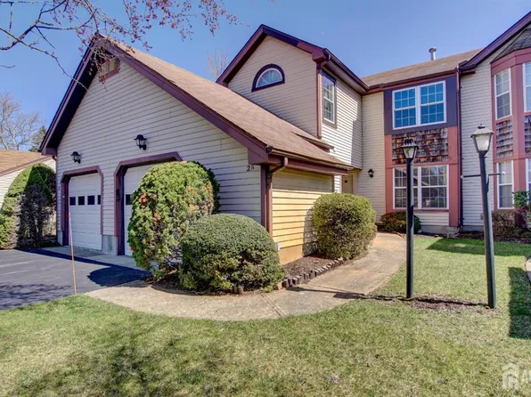 2 Hempstead Dr, Monroe Township, NJ 08831