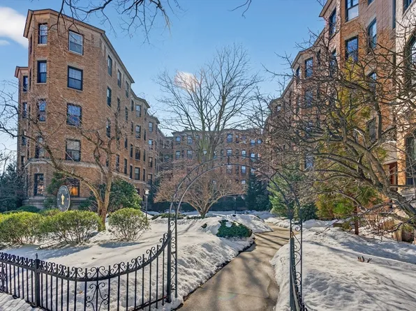 118 Riverway APT 29, Boston, MA 02215