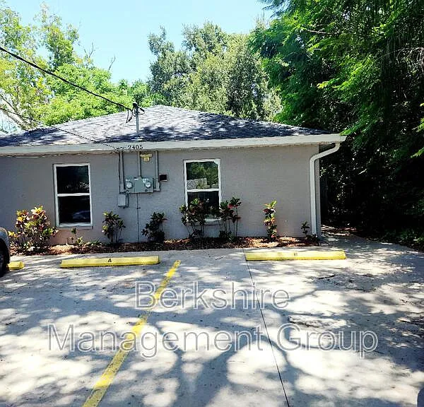 2405 Avenue C SW #B — Photo 1