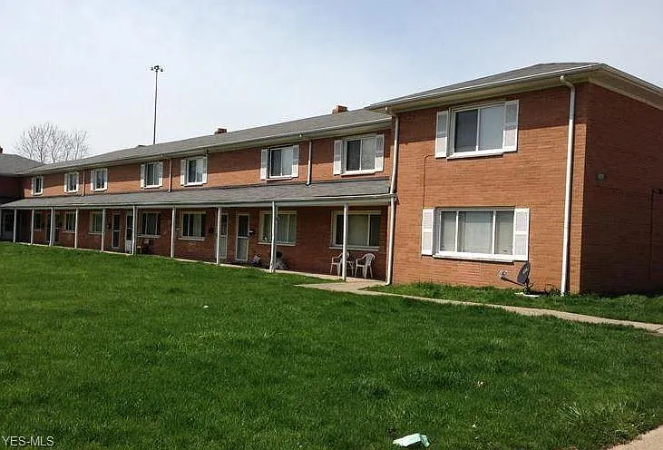 4878 Banbury Ct APT 1 photo 1