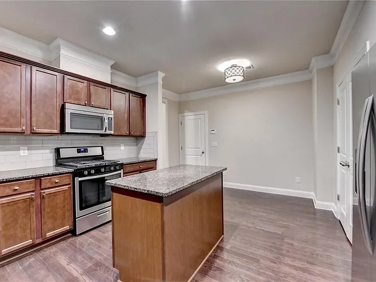 11619 Davenport Ln — Photo 17