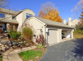 502 Old Barn Rd, Lake Barrington, IL 60010