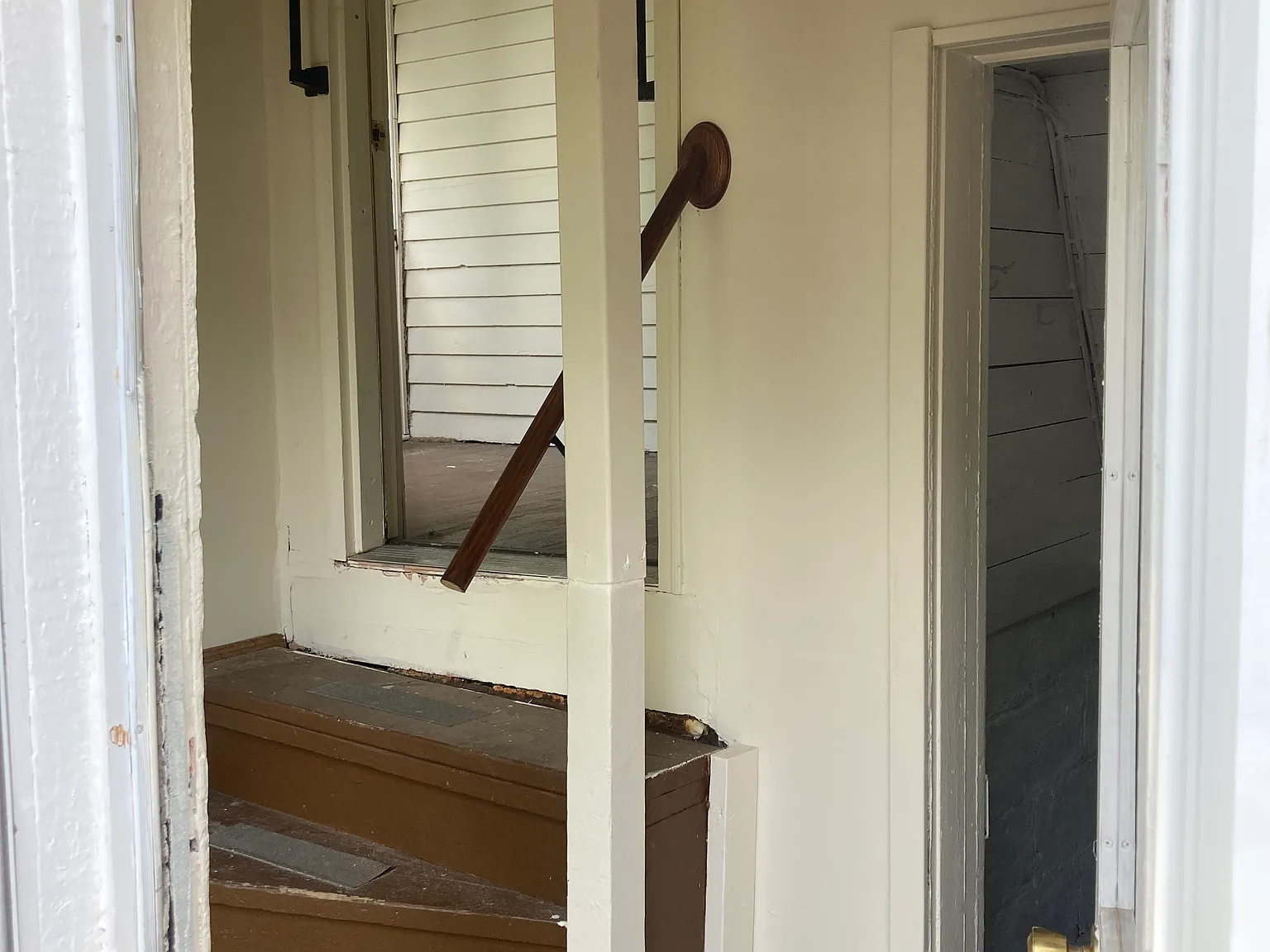 2 bed, 900 sqft, $1,049 — Photo 2
