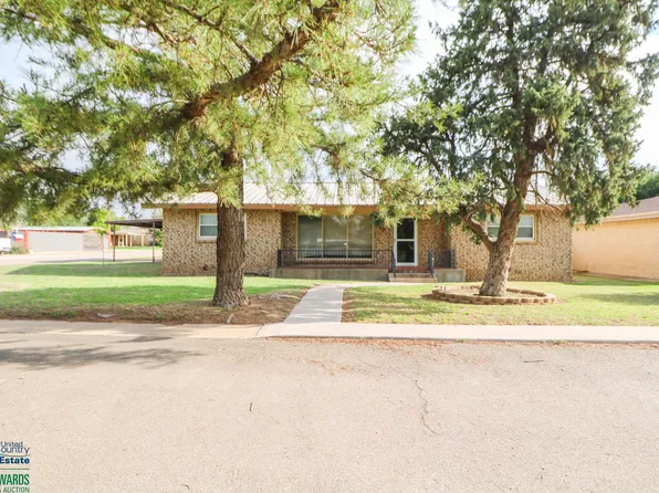 701 NE 1st St, Earth, TX 79031