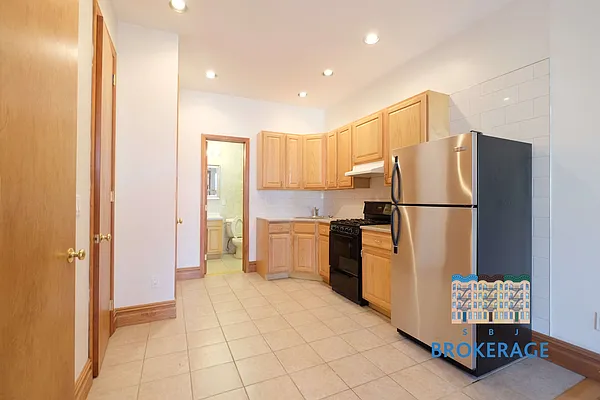 Rented by SBJ Brokerage, LLC | media 23