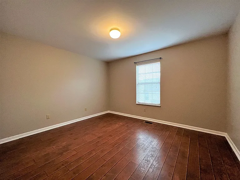 10025 Highgate Cir — Photo 16
