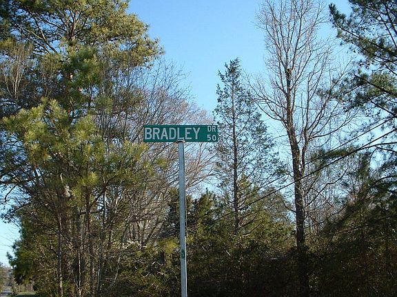 5th image of 1632 Bradley Dr SE