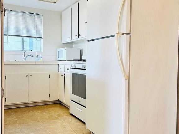 5th image of 2433 Andreo Ave #A
