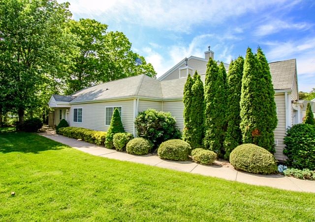 2nd image of 146 Farm House Ct
