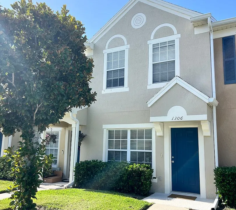 1306 Hampton Park Ln