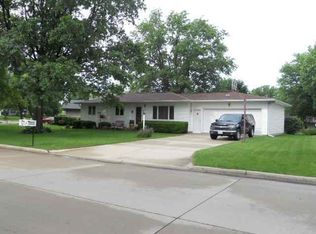 315 Maryhill Dr, Cedar Falls, IA 50613