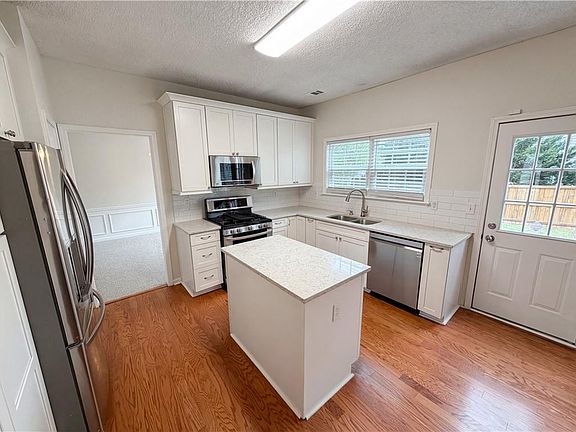 2nd image of 3935 Lake Lanier Dr