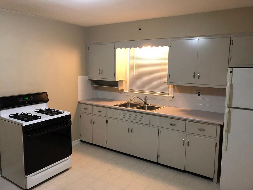 Gas stove.