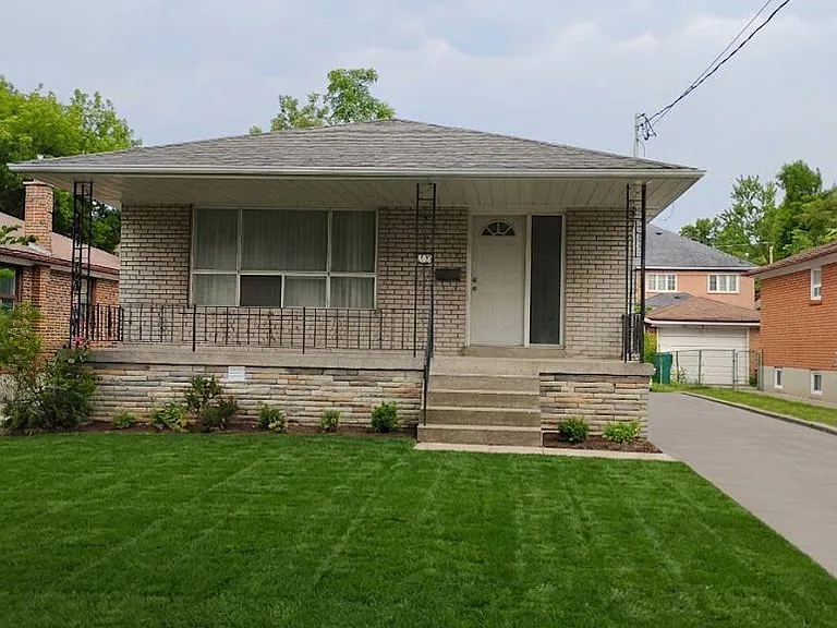 37 Madawaska Ave — Photo 1